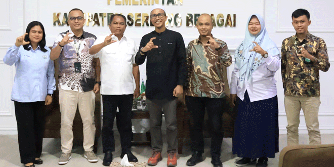 Bupati Darma Wijaya menerima perwakilan UNIMED di ruang kerja Sei Rampah untuk membahas KKN