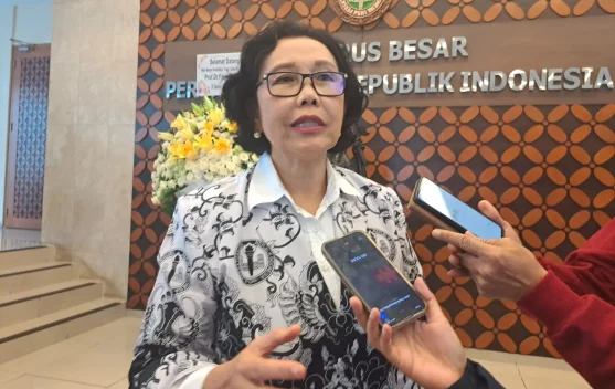 Ketua Umum PGRI Unifah Rosyidi berbicara pada seminar di Jakarta tentang pengangkatan PPPK dan honorer jadi PNS