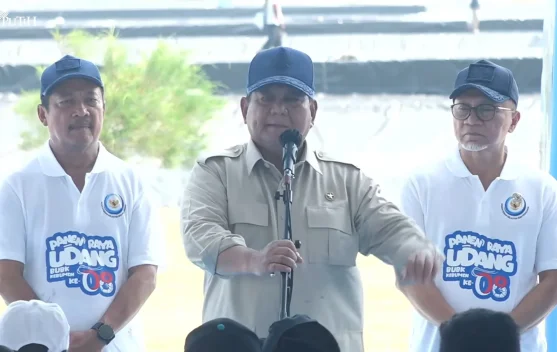Presiden Prabowo meninjau panen raya udang di BUBK Kebumen