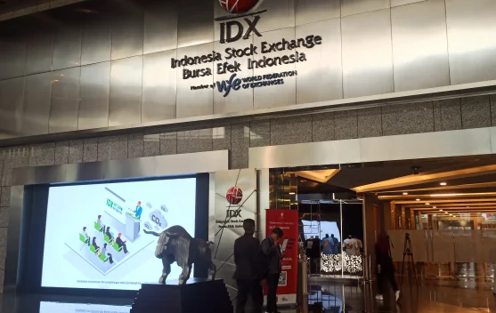Grafik pergerakan IHSG menunjukkan tekanan turun menuju level 6.700 dan 6.500