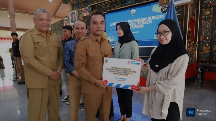 Ilustrasi penyerahan fasilitas pinjaman subsidi bunga 0 persen untuk UMKM di Bangkalan