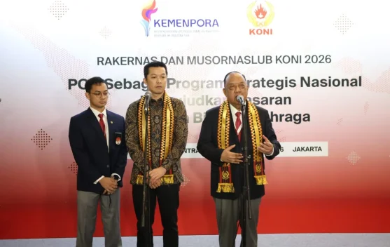 Marciano Norman dan perwakilan Kemenpora pada pembukaan Rakernas KONI 2026 di Jakarta