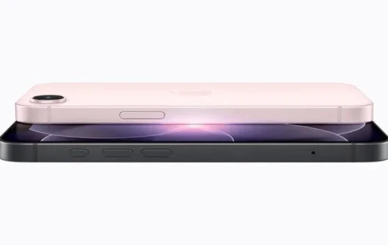iPhone 17e menampilkan kamera belakang dan desain layar Super Retina XDR