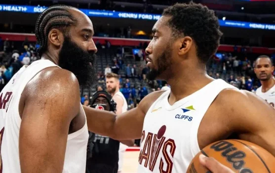James Harden merayakan kemenangan Cavaliers melawan Pistons