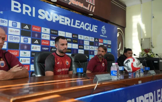 Persija Jakarta bersiap sebelum laga tandang melawan Persik Kediri di Stadion Brawijaya