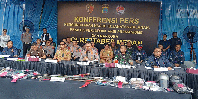 Personel Polrestabes Medan saat pengungkapan kasus narkoba dan penahanan tersangka