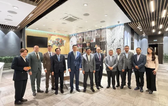 Delegasi MIND ID dan Dubes Indonesia meninjau fasilitas smelter di Kazakhstan