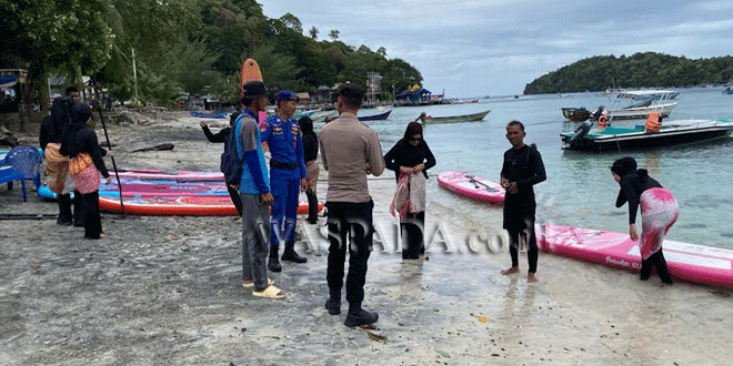 Petugas Polres Sabang menyisir lokasi keramaian untuk menjaga keamanan dan ketertiban masyarakat