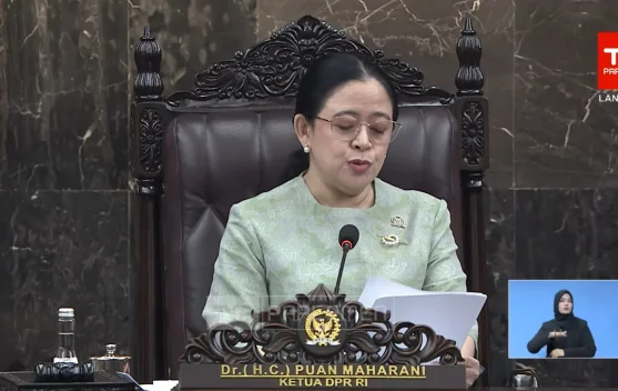 Puan Maharani saat membuka Rapat Paripurna DPR RI membahas KEM-PPKF 2027