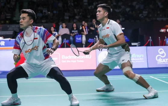 Leo Rolly Carnando dan Daniel Marthin merayakan gelar juara Thailand Open 2026