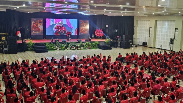 Pelantikan 341 PAC PDI Perjuangan di Grand Ballroom Hotel Cempaka Jember