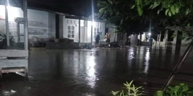 Kondisi banjir di Aceh Tenggara dengan rumah terendam dan perbaikan tanggul