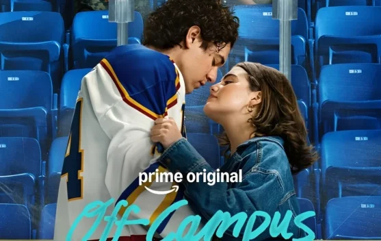 Poster serial Off Campus menampilkan Hannah dan Garrett di kampus dan lapangan hoki