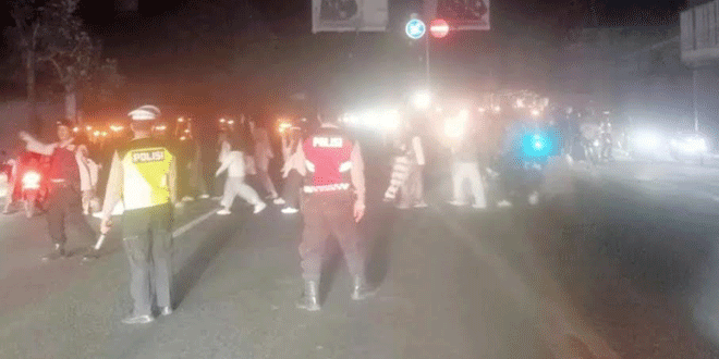 Personel polisi patroli malam saat gangguan kelistrikan di Langkat