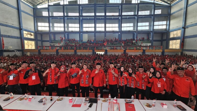 Pelantikan 297 Pengurus Anak Cabang PDI Perjuangan di Lamongan