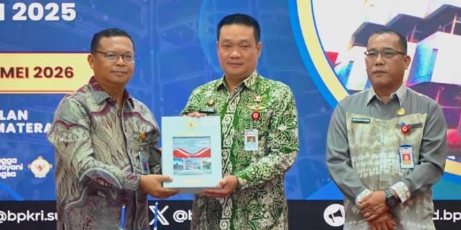 Bupati Humbahas menerima opini WTP dari BPK Perwakilan Sumut di Medan
