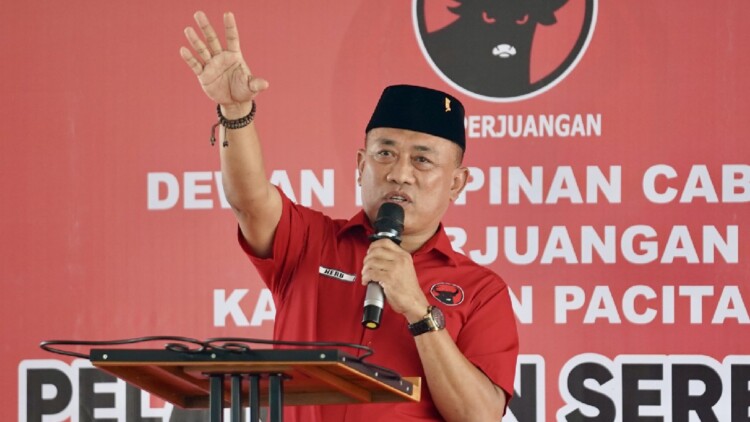 Pelantikan PAC PDIP Pacitan periode 2026–2031 di Kantor DPC
