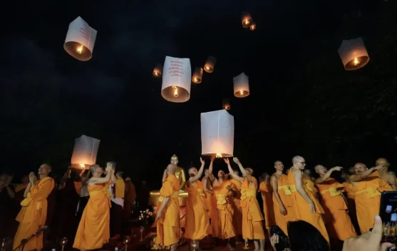 Umat Buddha merayakan Waisak 2570 BE dengan puja, pembersihan vihara, dan pertunjukan kesenian