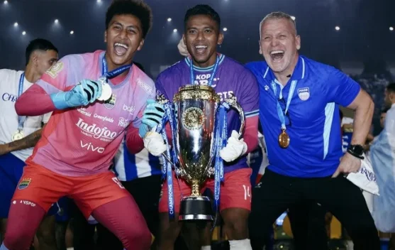 Teja Paku Alam merayakan rekor nirbobol dan gelar juara bersama Persib