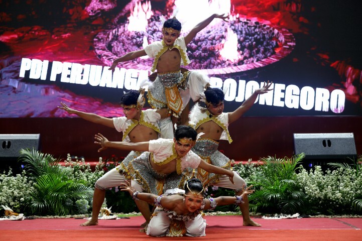 Suasana pelantikan PAC PDI-P Bojonegoro di GOR Utama Dabonsia