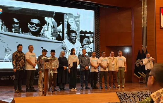 Pelari di kawasan geopark Indonesia saat acara Geopark Run