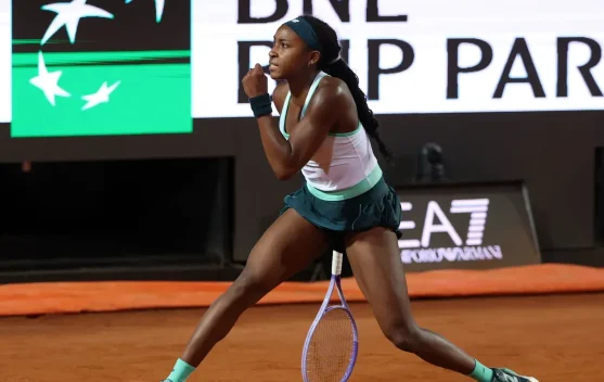 Coco Gauff merayakan kemenangan di lapangan tanah liat Roma