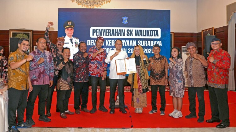 Wali Kota Surabaya Eri Cahyadi mendorong pertunjukan seni rutin di ruang publik