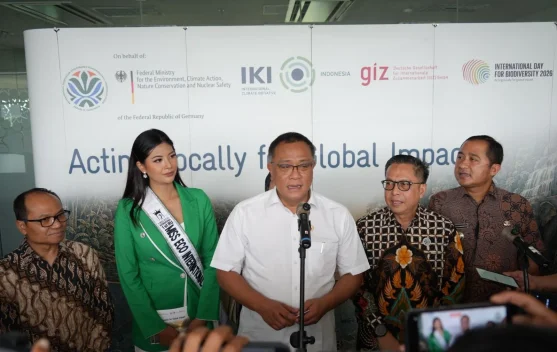 Peringatan Hari Keanekaragaman Hayati dengan penanaman pohon di kampus UIII