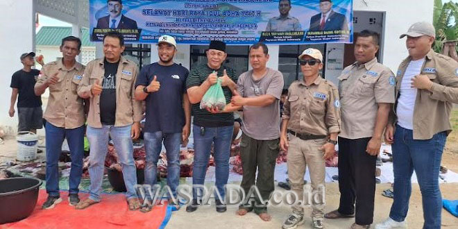 Pembagian daging kurban Yayasan Mapel di Musholla Al Falah Deliserdang