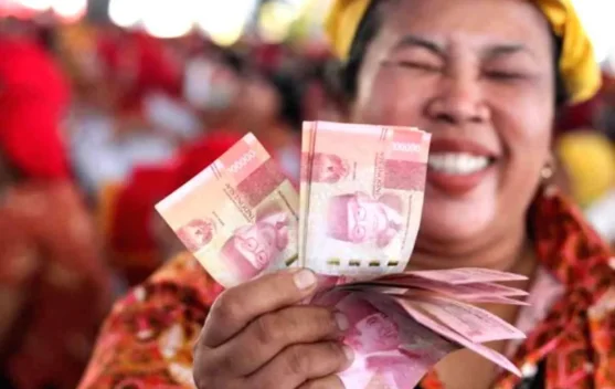 Ilustrasi penerima bantuan BLT Kesra dan akses situs cekbansos kemensos