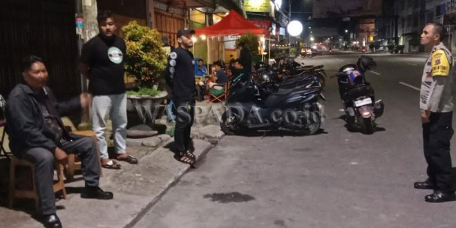 Ilustrasi patroli polisi di jalan kota