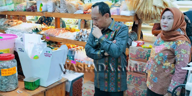 Sekdakab Deliserdang memantau harga bahan pokok di Pasar Bakaran Batu