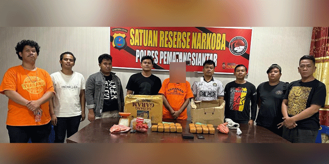 Ilustrasi barang bukti ganja dan proses penangkapan oleh polisi di Siantar