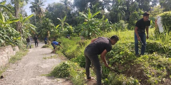 Warga Gampong Jruek Bak Kreh gotong royong menjelang Idul Adha