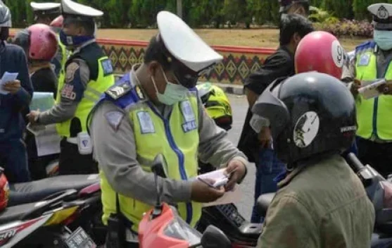 Ilustrasi SIM Digital di ponsel menggunakan aplikasi Korlantas Polri