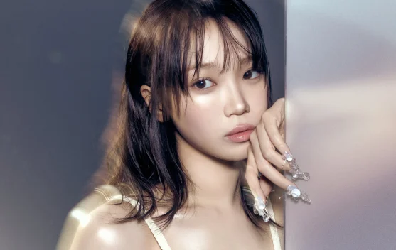 Kim Chaewon dari LE SSERAFIM berhenti sementara tampil karena masalah kesehatan pada leher