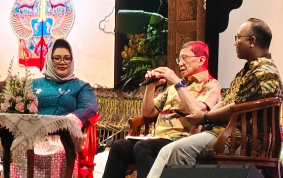 RRI menggelar talkshow literasi digital dan pergelaran budaya wayang kulit untuk lansia