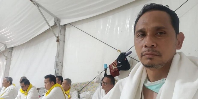 Jamaah haji melakukan wukuf di Padang Arafah saat khutbah