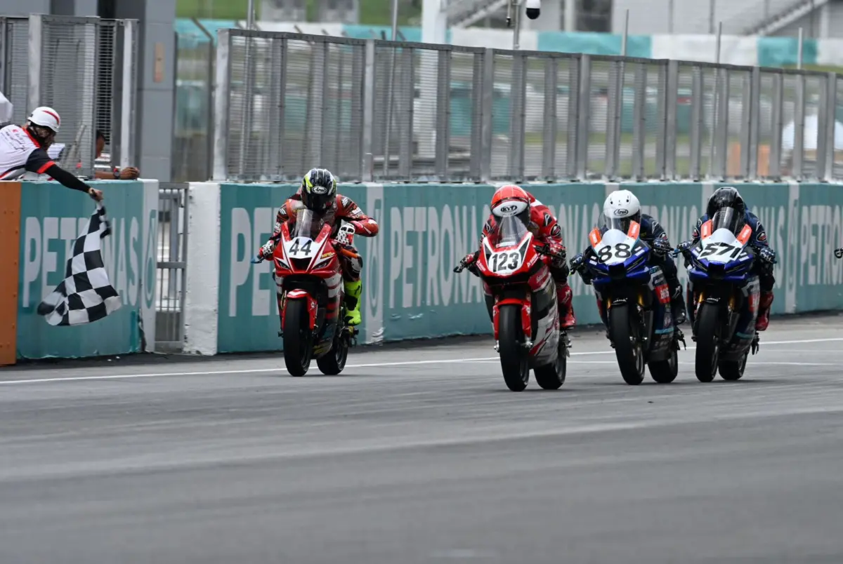 Pebalap Astra Honda Racing Team bersiap di lintasan Chang International Circuit Buriram 2026