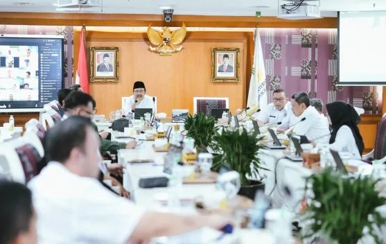 Mensos pimpin rapat penjangkauan dan pengadaan program Sekolah Rakyat di Kemensos