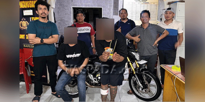 Petugas Polres Siantar mengamankan tersangka pencurian sepeda motor dinas