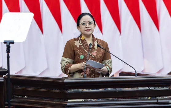 Puan Maharani memberikan konferensi pers di Gedung DPR RI, Senayan, Jakarta