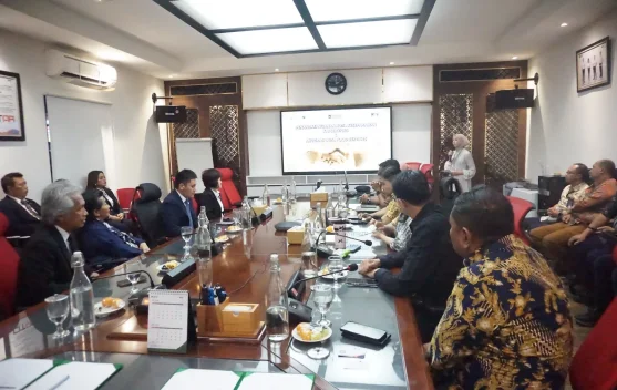Penandatanganan kerja sama KAI Services dan ADFood di Kantor Pusat Stasiun Mangga Besar Jakarta