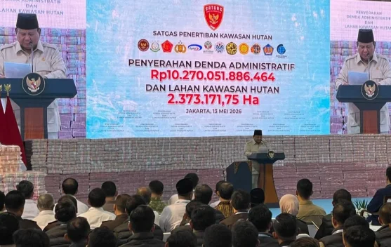 Presiden Prabowo berbicara mengenai penurunan suku bunga kredit PNM di Kantor Kejaksaan Agung