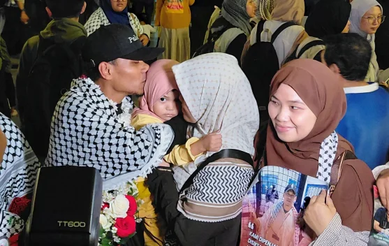 Asad Aras tiba di Bandara Soekarno-Hatta disambut keluarga