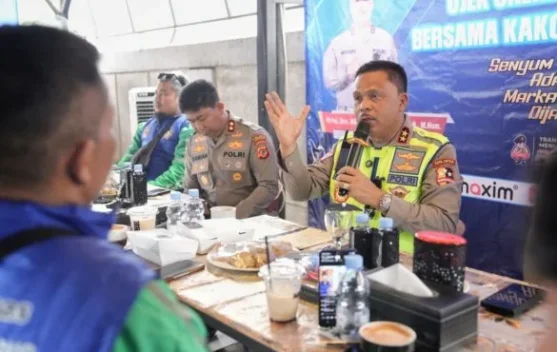 Kakorlantas berdialog dengan pengemudi ojek online untuk perkuat keselamatan lalu lintas