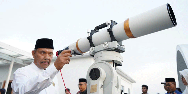 Pengamatan hilal di Anjungan Kantor Gubernur Sumatera Utara saat rukyatul hilal
