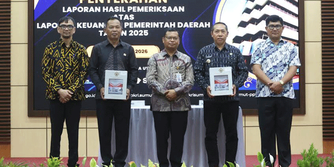 Penyerahan LHP BPK Sumut kepada Bupati Tapanuli Utara di Medan
