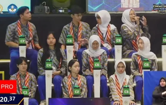 Siswa SMAN 1 Pontianak memprotes hasil LCC 4 Pilar Kalbar