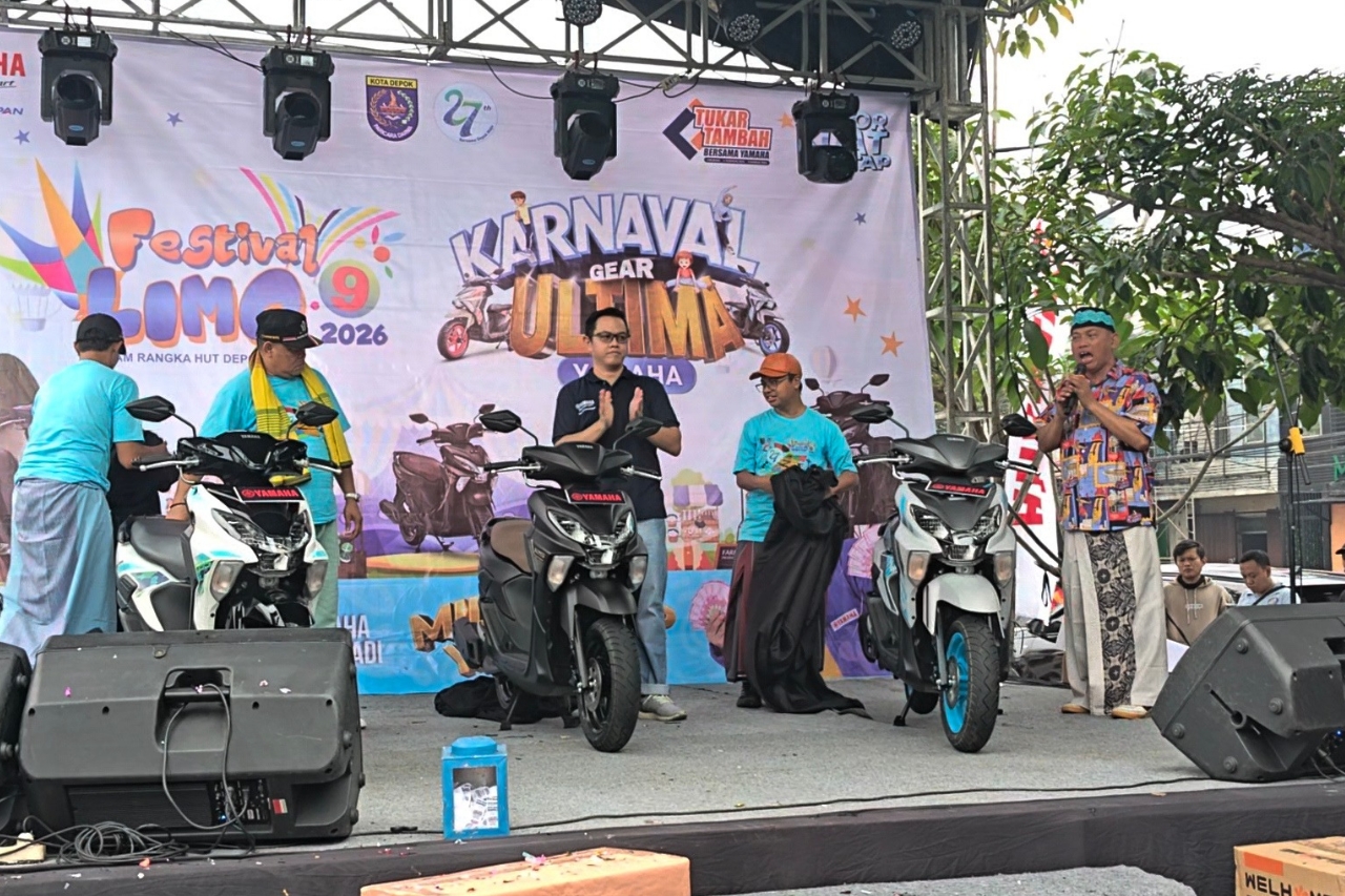 Suasana Karnaval Gear Ultima 2026 di Depok dengan pameran motor dan bazaar UMKM